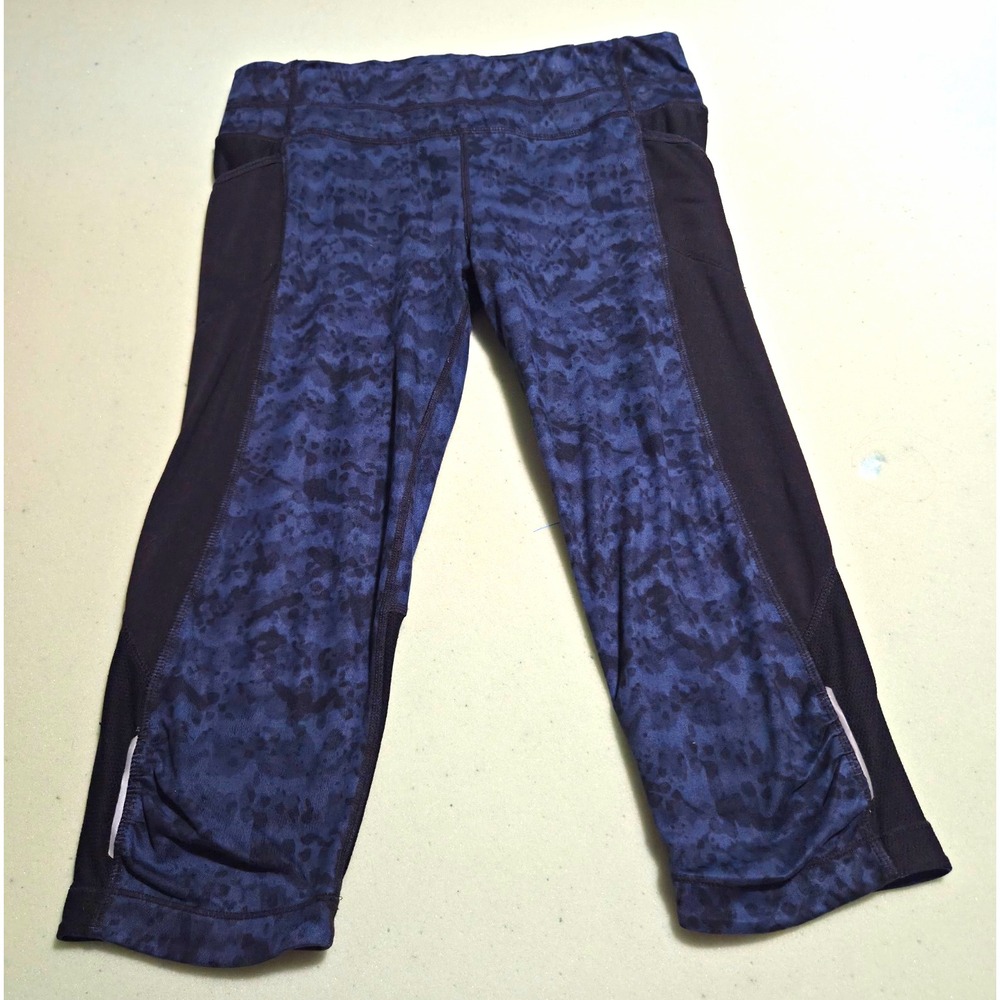 Athleta Be Free Knicker Crop Leggings M Blue Abstract Camo Pockets Gym Yoga